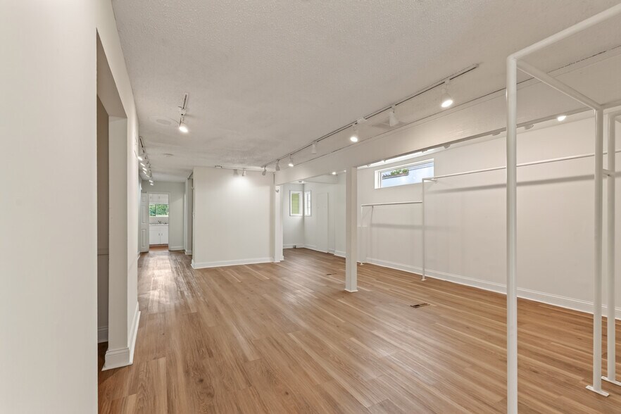 More Photos Of 1207 W 47th St, Kansas City Storefront Retail Residential For Lease