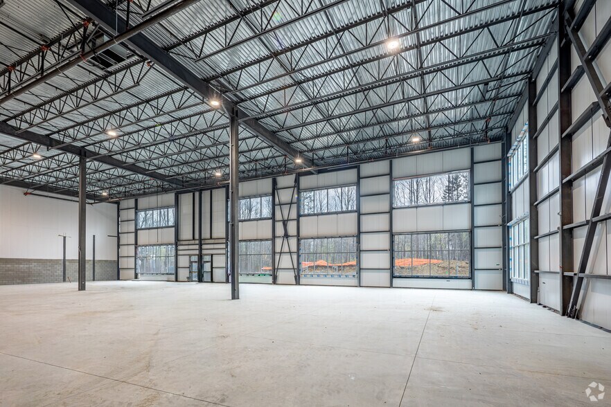 More Photos Of 100 Blvd Jean-Baptiste-Rolland O, Saint-jerome Unknown For Lease