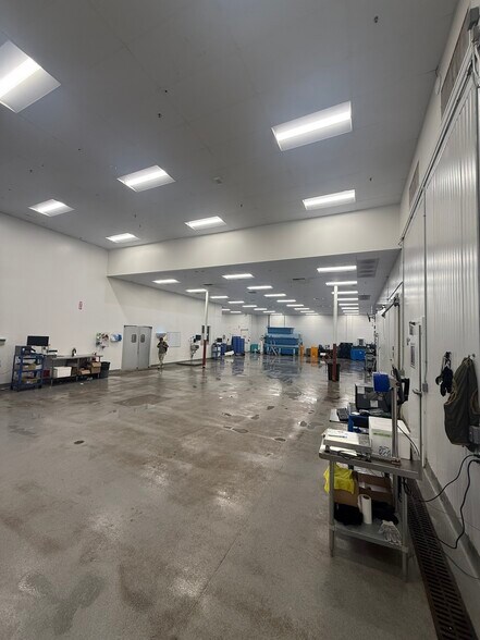 More Photos Of 1325 E El Segundo Blvd, El Segundo Food Processing For Lease
