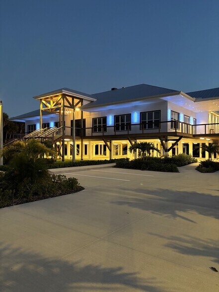 More Photos Of 6901 Hendry Creek Dr, Fort Myers Unknown For Sale