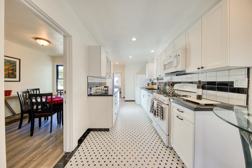 More Photos Of 2918-2920 Lyon St, San Francisco Office Residential For Sale