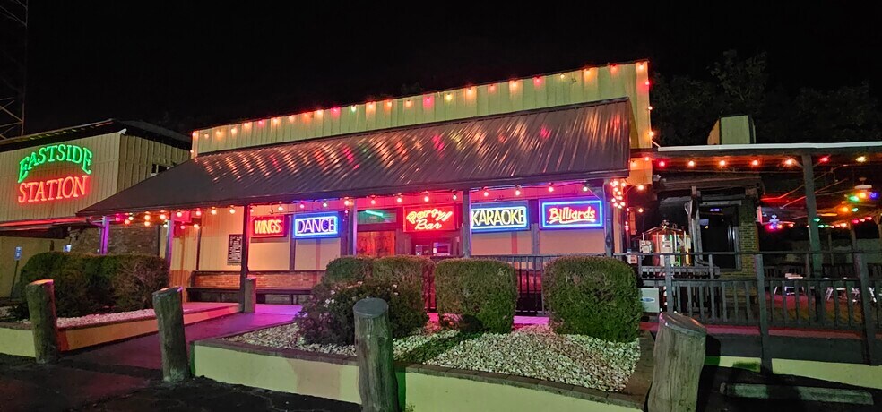 More Photos Of 2166 Highpoint Rd, Snellville Bar For Lease