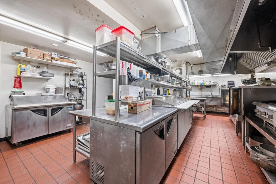 More Photos Of 31 Lakeside Dr, Harveys Lake Restaurant For Sale