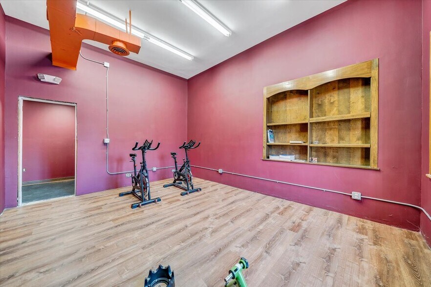 More Photos Of 1234 Maple Ave SW, Roanoke Office For Sale