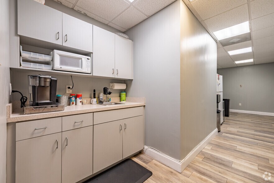 More Photos Of 9037 US Highway 19, Port Richey Office For Sale