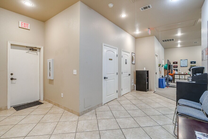 More Photos Of 1318 John Jones Dr, Burleson Office For Sale