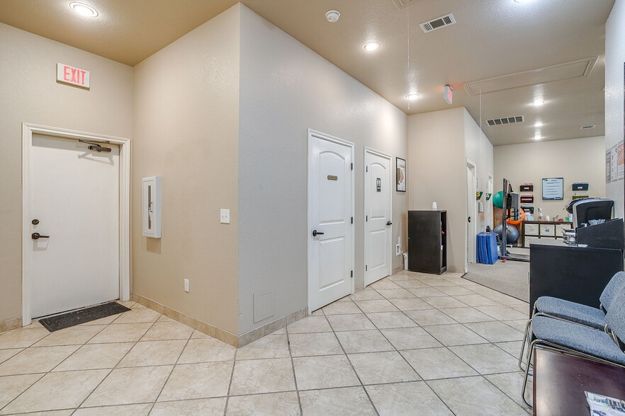 More Photos Of 1318 John Jones Dr, Burleson Office For Sale