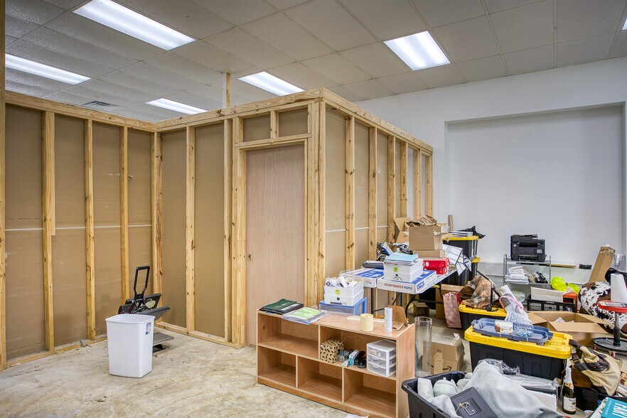 More Photos Of 307 E Goliad Ave, Crockett Storefront For Sale