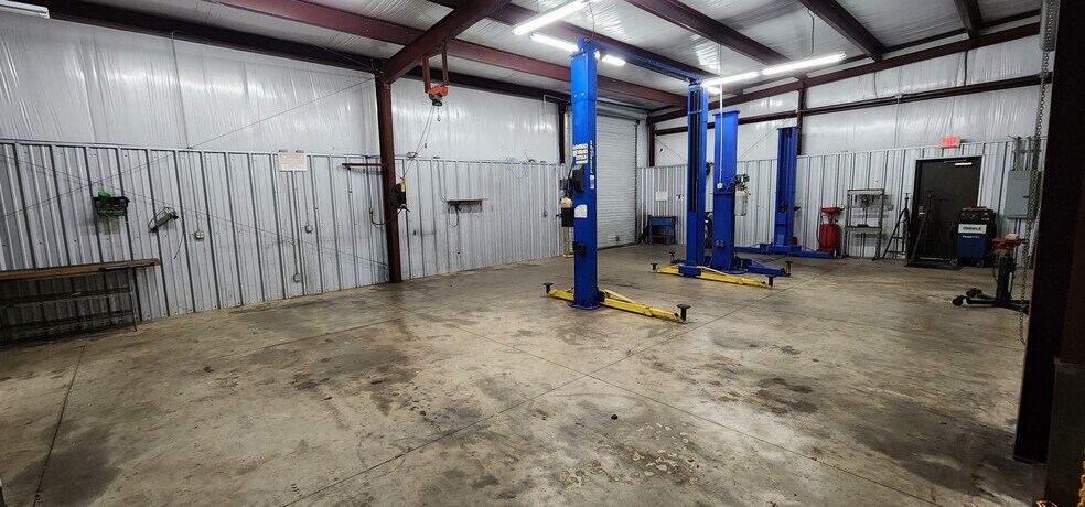 More Photos Of 1 2nd Ave, Fort Walton Beach Auto Repair For Sale