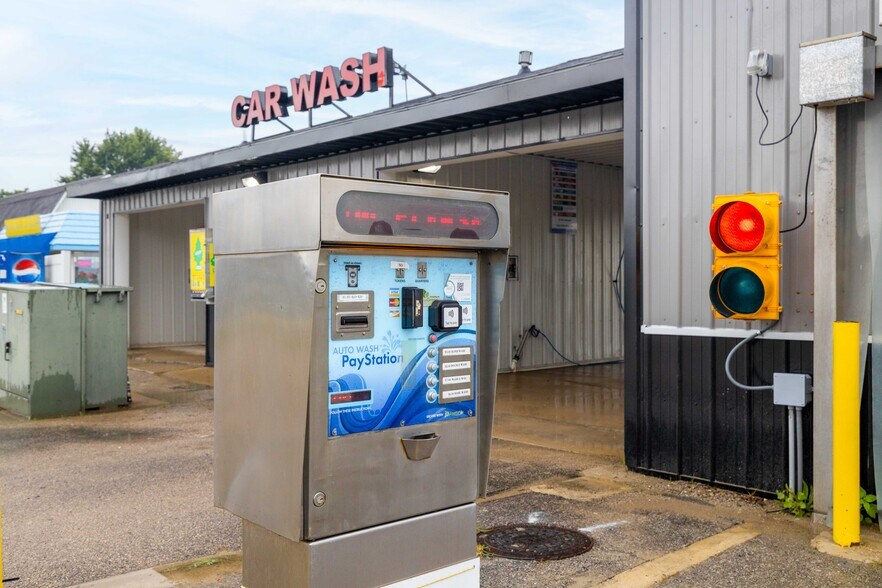 More Photos Of 3181 Lewis Ave, Ida Carwash For Sale