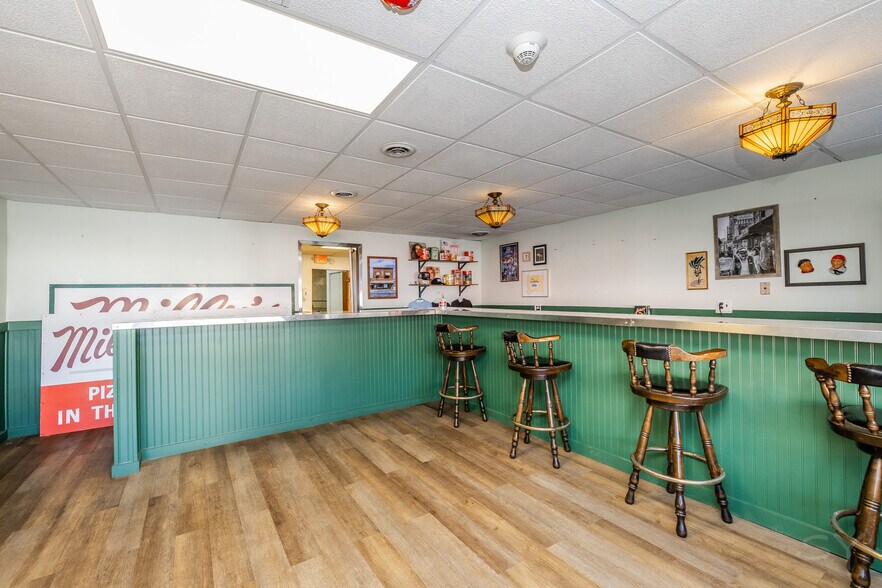 More Photos Of 6737 Roosevelt Rd, Oak Park Storefront Retail Office For Lease