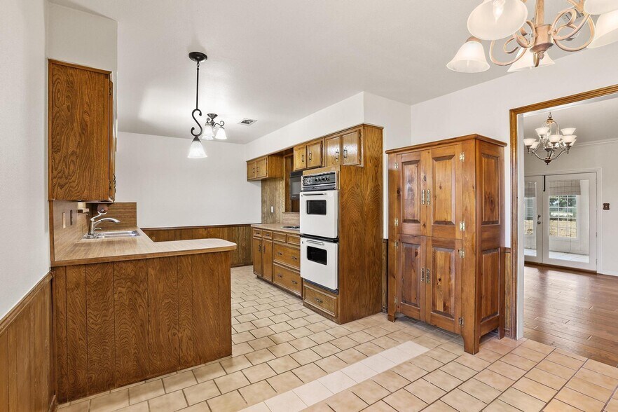 More Photos Of 12869 FM 1385, Pilot Point Light Distribution For Lease