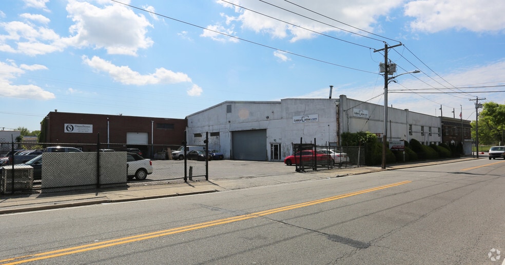 More Photos Of 91-101 Horton Ave, Lynbrook Warehouse For Lease