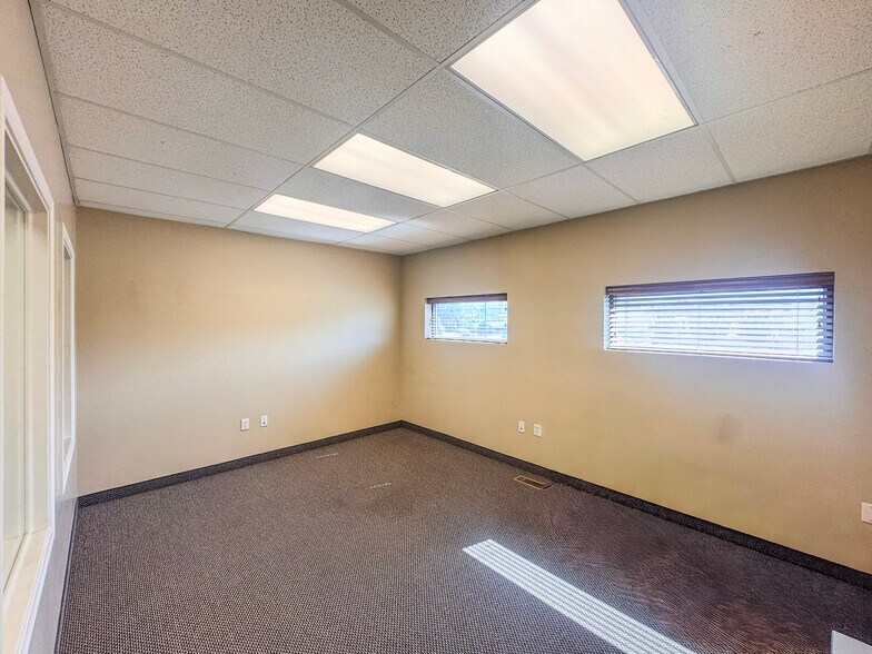 More Photos Of 480 S Geneva Rd, Vineyard Industrial For Lease