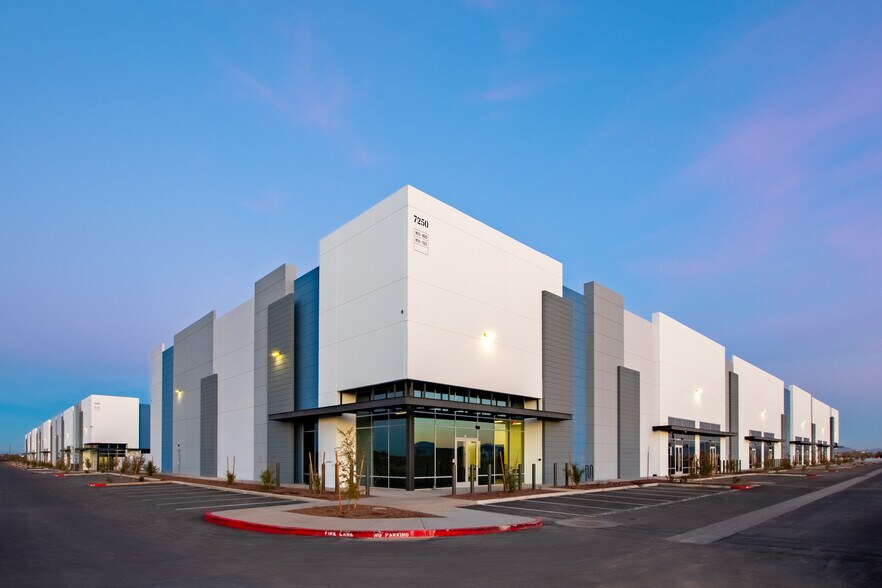 More Photos Of 7250 S Sossaman Rd, Mesa Distribution For Lease