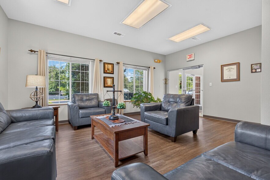 More Photos Of 1567 W Diane St, Ozark Office For Sale