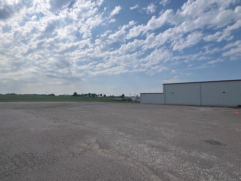 More Photos Of 317 Meyers Dr, Sherman Unknown For Lease