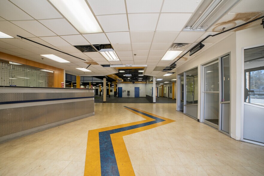 More Photos Of 450 State Route 34, Old Bridge Light Distribution For Sale