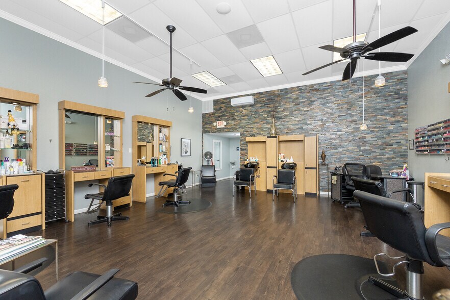 More Photos Of 20020 Veterans Blvd, Port Charlotte Office For Lease