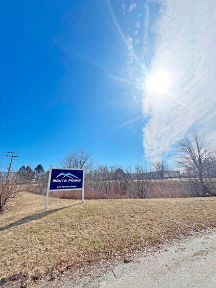 More Photos Of 170 Pleasant St, Rockland Office For Sale