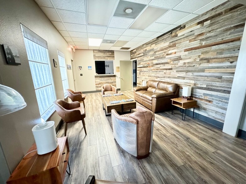 More Photos Of 4550 Lamar Ave, Paris Rehabilitation Center For Lease