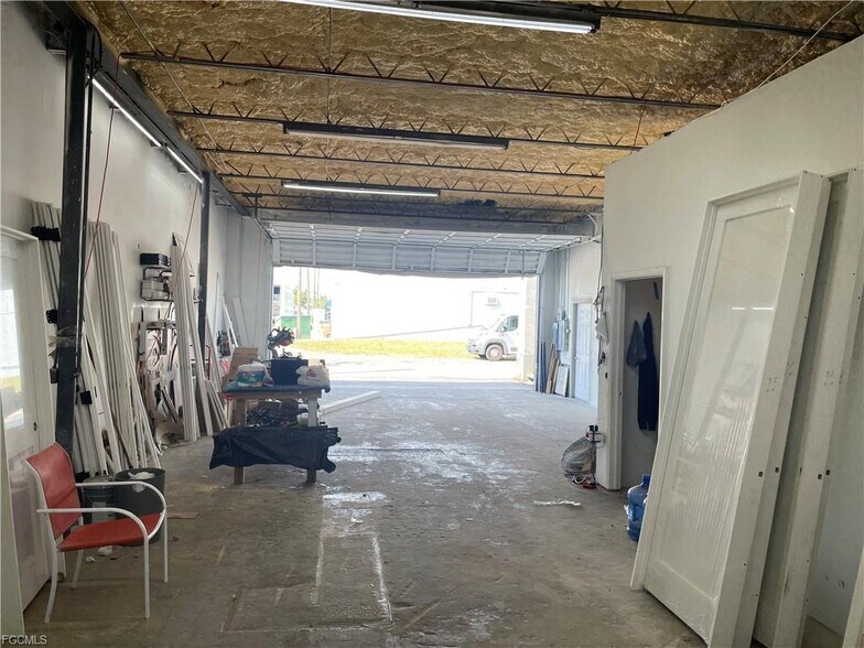 More Photos Of 876 Cape Coral Pky E, Cape Coral Freestanding For Lease