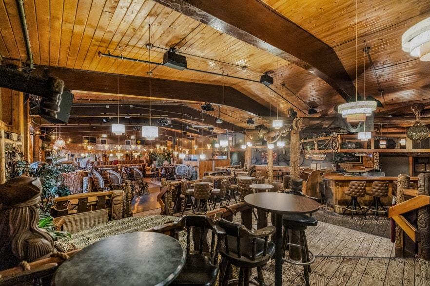 More Photos Of 1900 & 1924 Marshall St NE, Minneapolis Restaurant For Sale