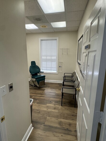 More Photos Of 1044 Goodlette-Frank Rd N, Naples Medical For Lease