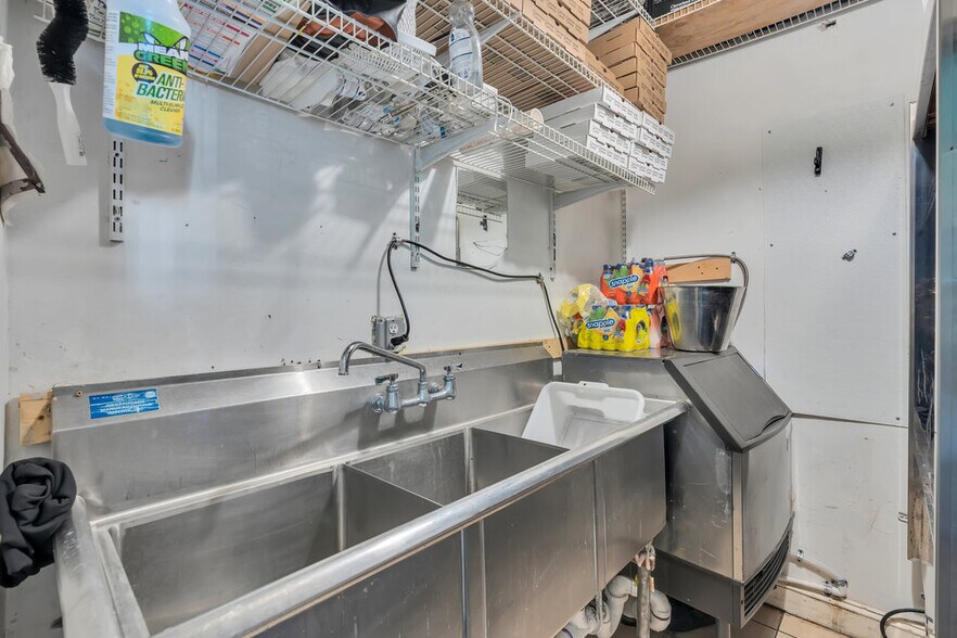 More Photos Of 312 Main St, Allenhurst Storefront For Lease