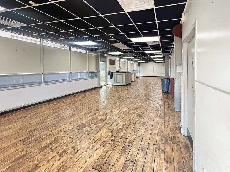 More Photos Of 2701 Lurleen B Wallace Blvd, Northport Restaurant For Lease