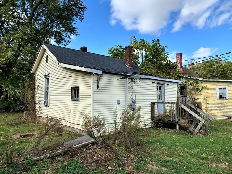 More Photos Of 917 Western Ave, Connersville Bar For Sale