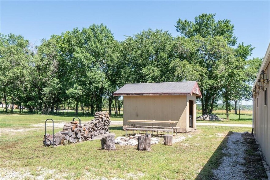 More Photos Of 233 Hwy 75, Sycamore Restaurant For Sale