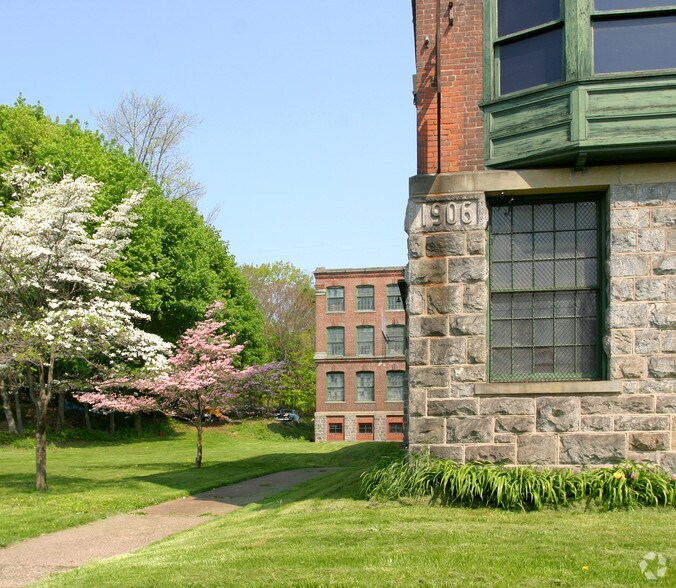 More Photos Of 273 Riverside Ave, Bristol Warehouse For Sale