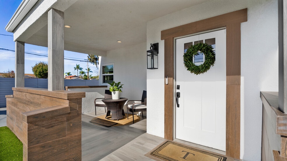 More Photos Of 308 E 18th St, Costa Mesa Shelter For Sale