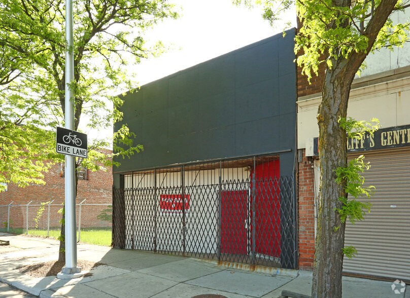 More Photos Of 14326-14332 E Jefferson Ave, Detroit Storefront For Sale