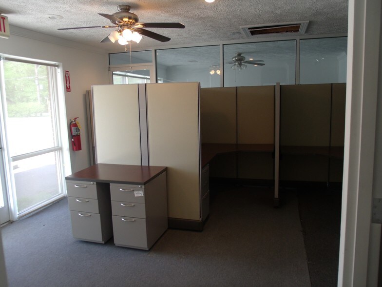 More Photos Of 1000 Elm St, Fulton Freestanding For Sale