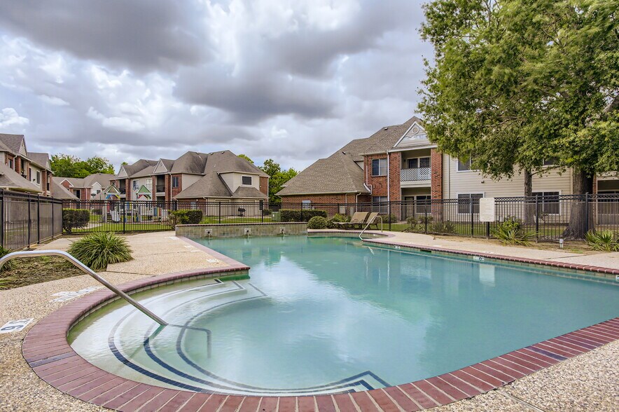 More Photos Of 12380 Wood Bayou Dr, Houston Apartments For Sale