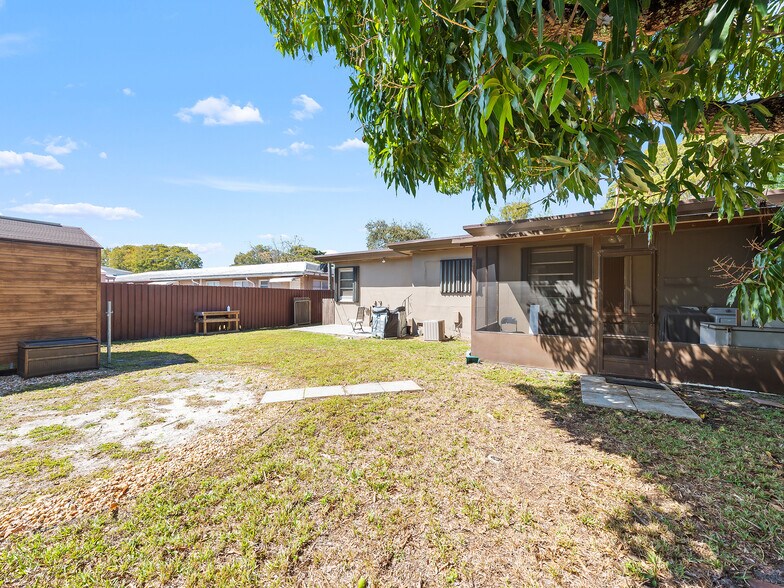More Photos Of 1311-1315 N 19th Ave, Hollywood Multifamily For Sale