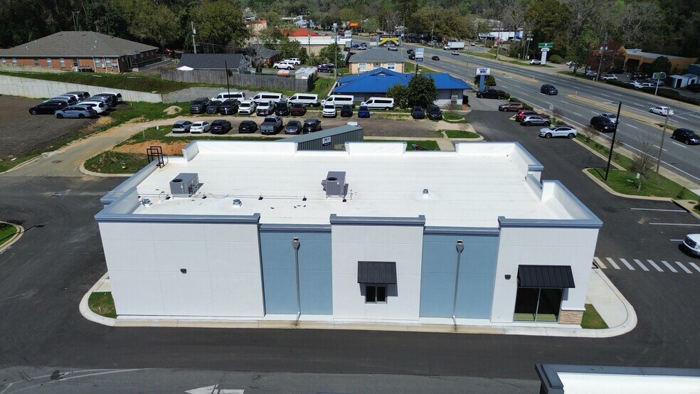 More Photos Of 2314 NE Capital Cir, Tallahassee Freestanding For Lease