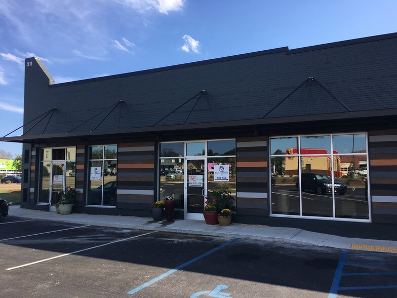 More Photos Of 311 S Gloster St, Tupelo Storefront Retail Office For Lease