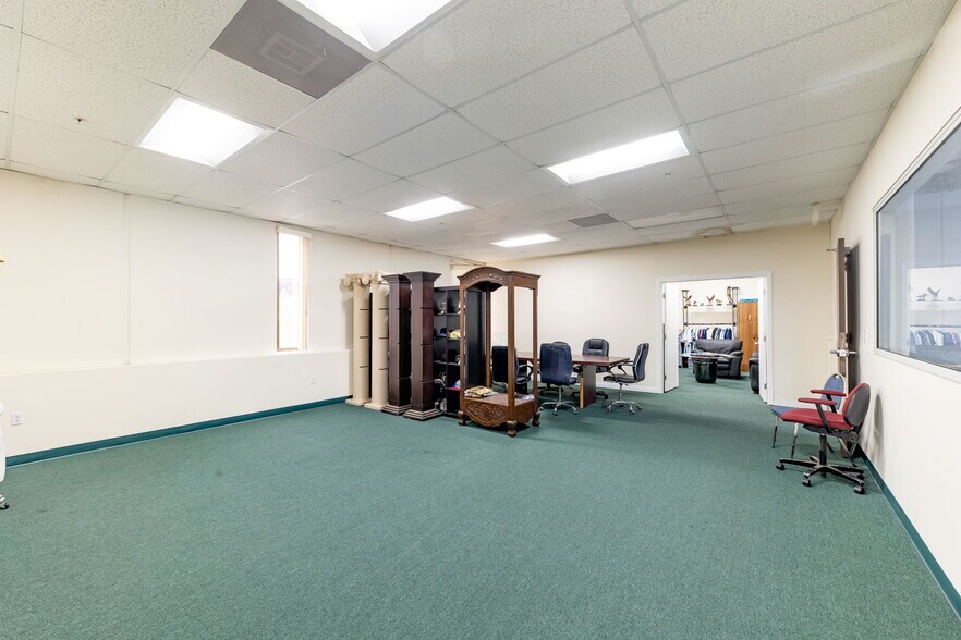 More Photos Of 19827 Hamilton Ave, Torrance Warehouse For Sale