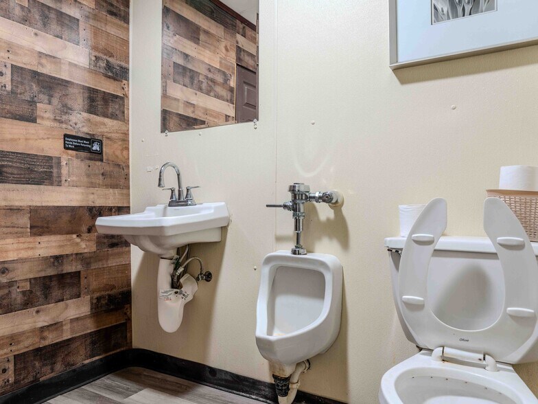 More Photos Of 210 E Galena Ave, Aurora Restaurant For Sale