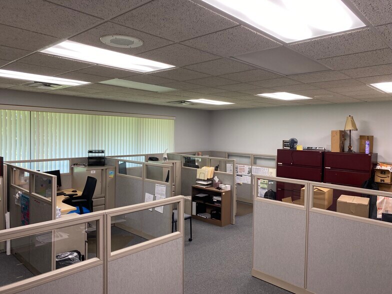 More Photos Of 2804 Boilermaker Ct, Valparaiso Office For Sale