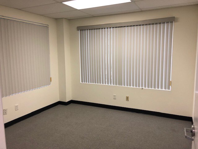 More Photos Of 2427 Porter Lake Dr, Sarasota Flex For Sale