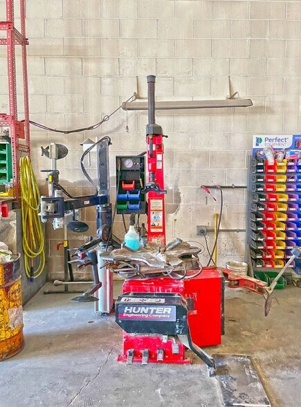 More Photos Of 1101 W Sheridan Ave, Shenandoah Auto Repair For Sale