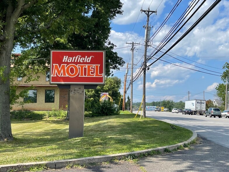 Primary Photo Of 792 Bethlehem Pike, Colmar Hotel For Sale