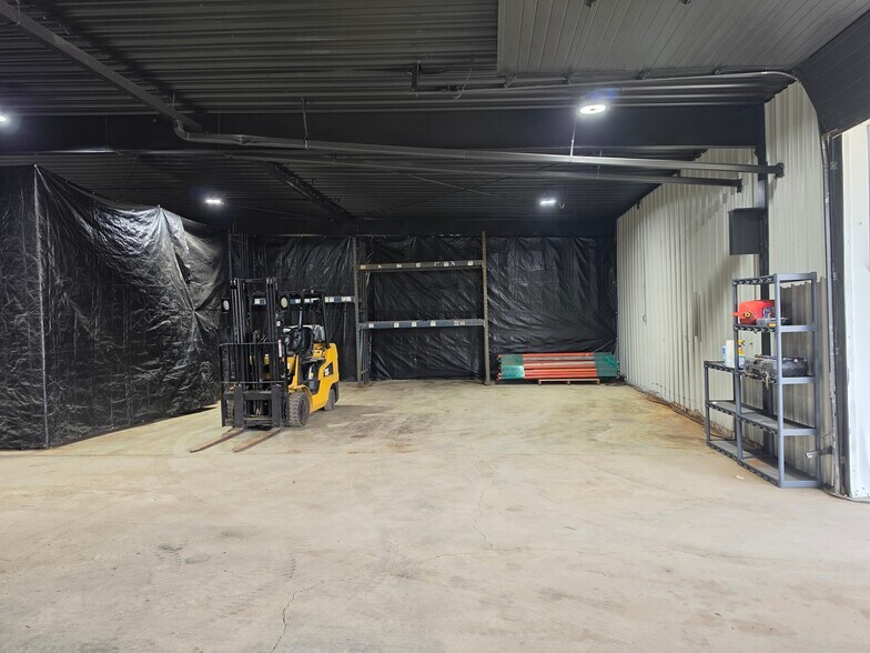 More Photos Of 1728 Churchman Ave, Indianapolis Warehouse For Lease