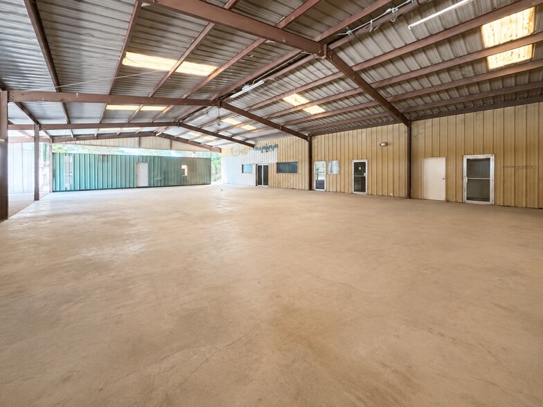 More Photos Of 8635 E Mt Houston Rd, Houston Warehouse For Lease