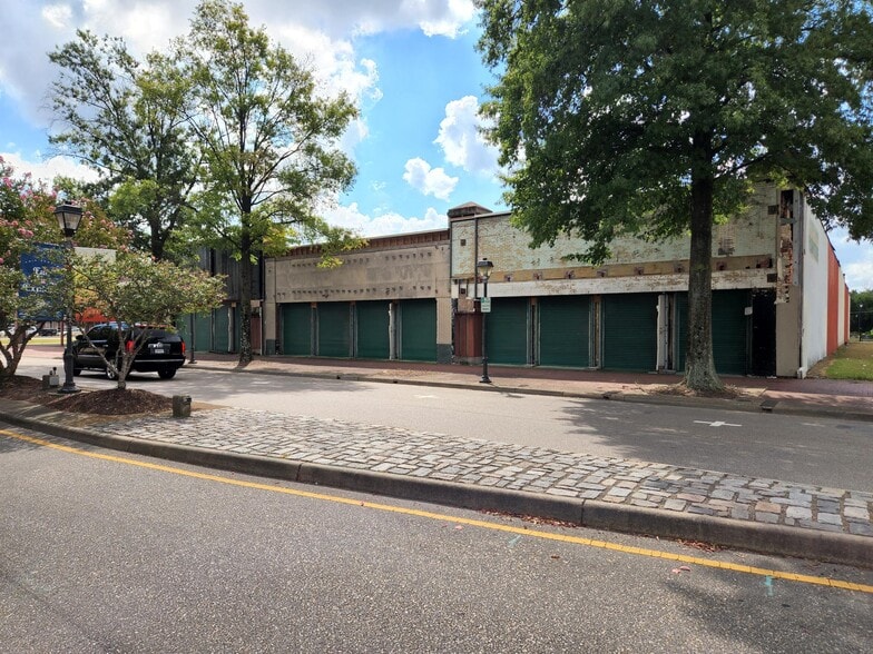 Primary Photo Of 817-825 High St, Portsmouth Showroom For Sale