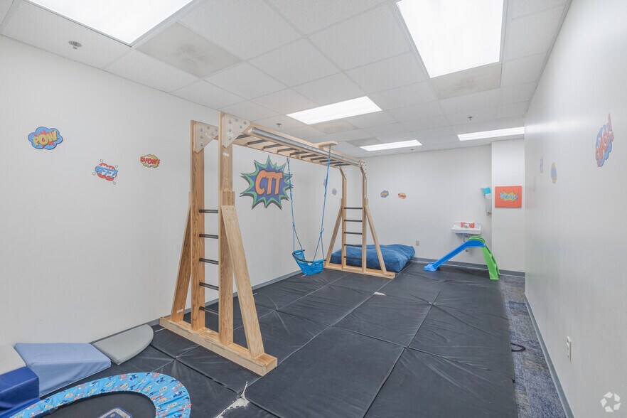 More Photos Of 570 Long Point Rd, Mount Pleasant Medical For Lease